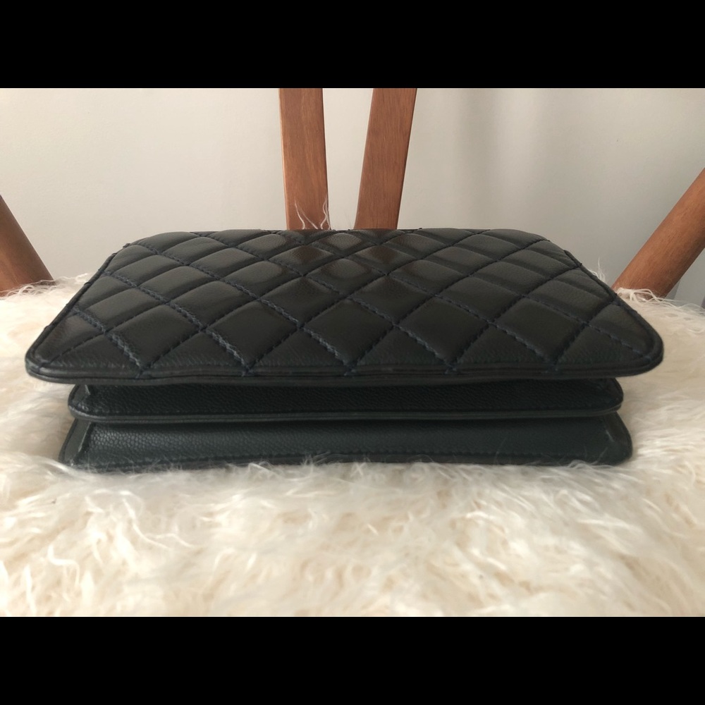 ❌SOLD❌ CHANEL  Flap Navy Quilted Caviar Leather - Picture 4 of 8